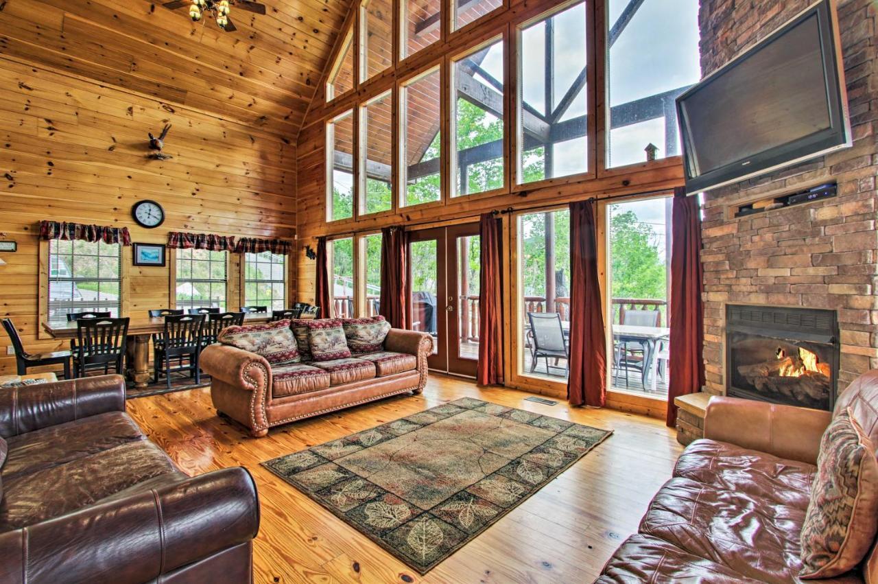 Expansive Gatlinburg Cabin Hot Tub, Deck And Grill! Экстерьер фото