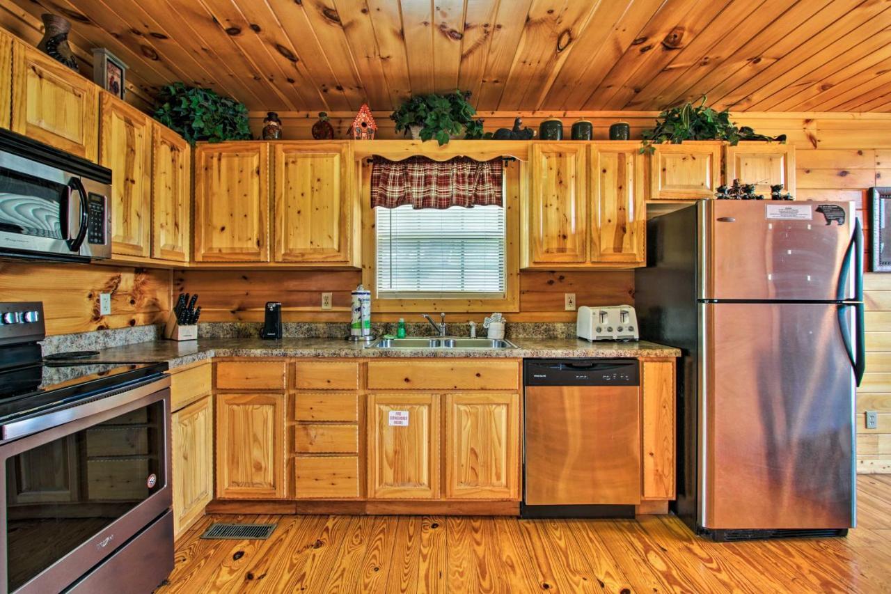 Expansive Gatlinburg Cabin Hot Tub, Deck And Grill! Экстерьер фото