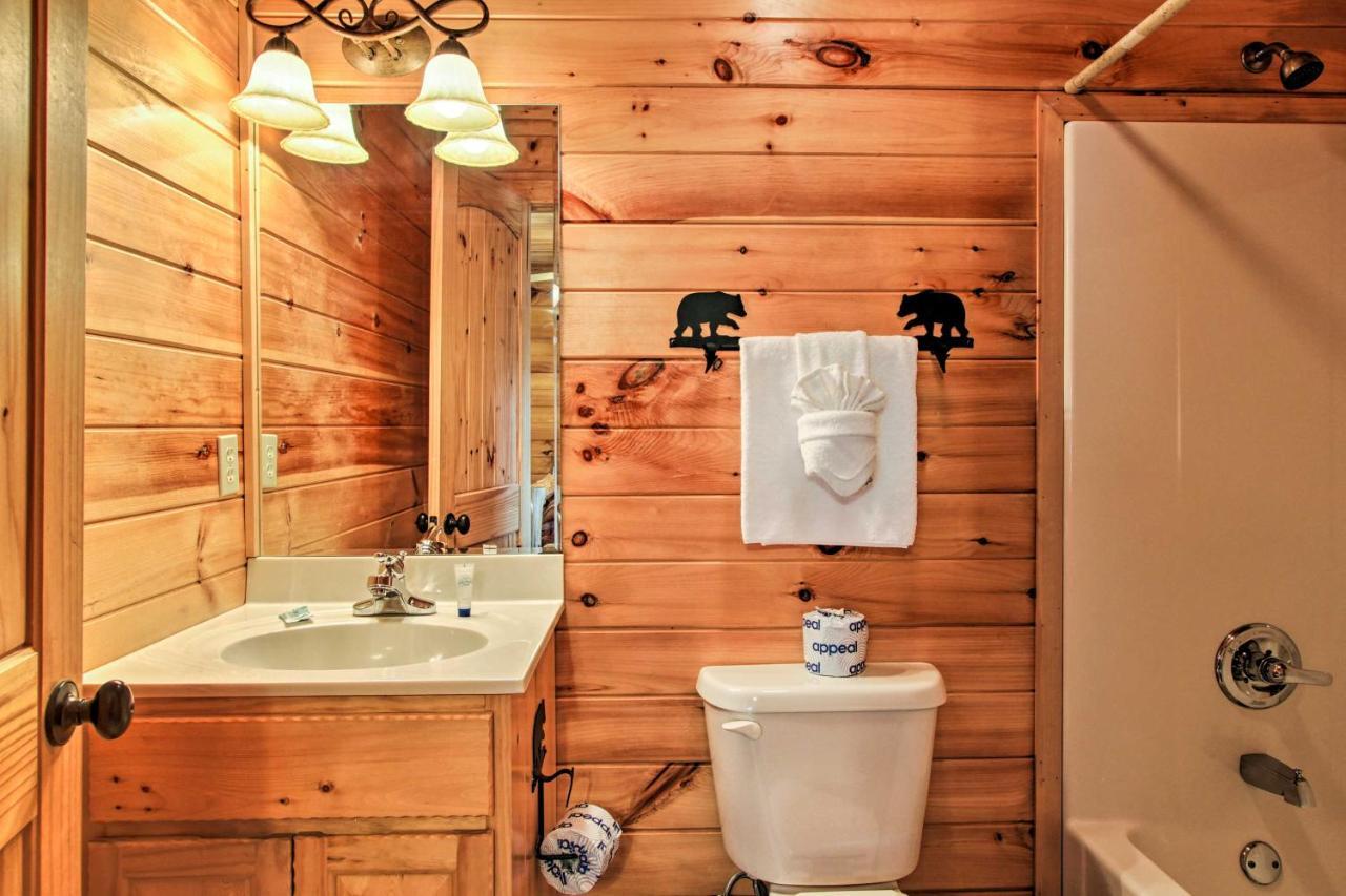 Expansive Gatlinburg Cabin Hot Tub, Deck And Grill! Экстерьер фото
