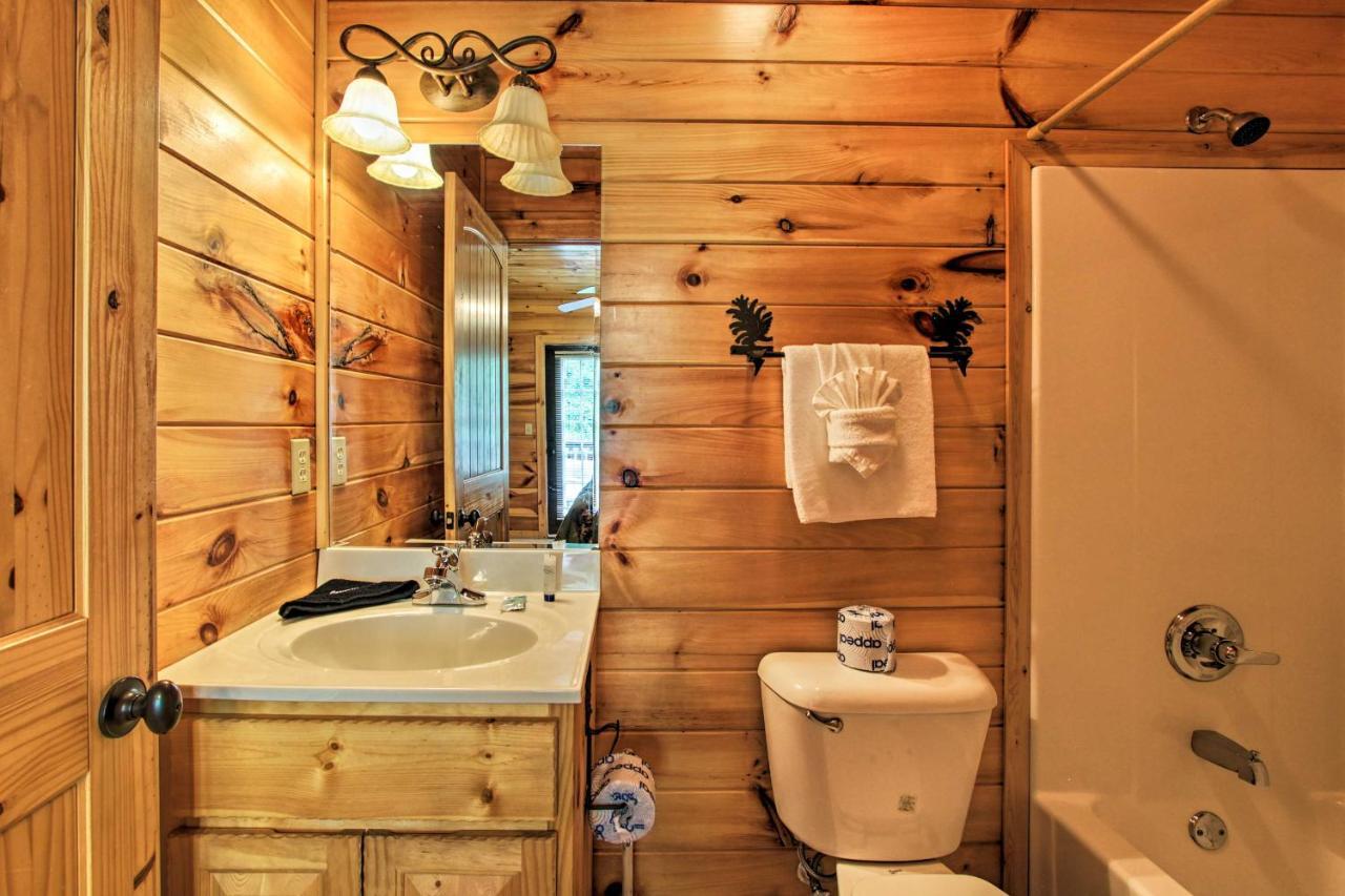 Expansive Gatlinburg Cabin Hot Tub, Deck And Grill! Экстерьер фото